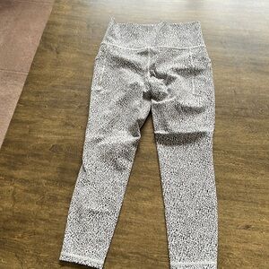 Athleta Salutation Stash leggings